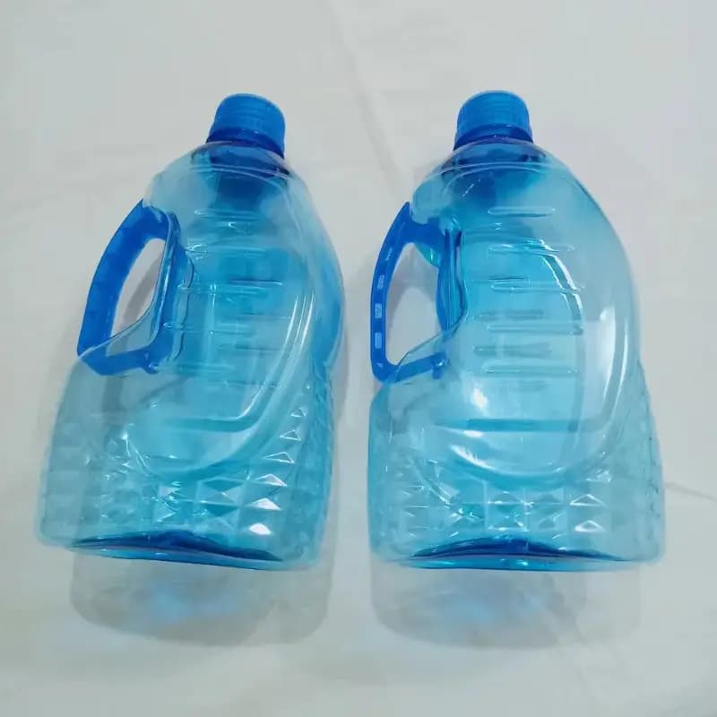 Plastic water bottle, 1 PC keep water cold.