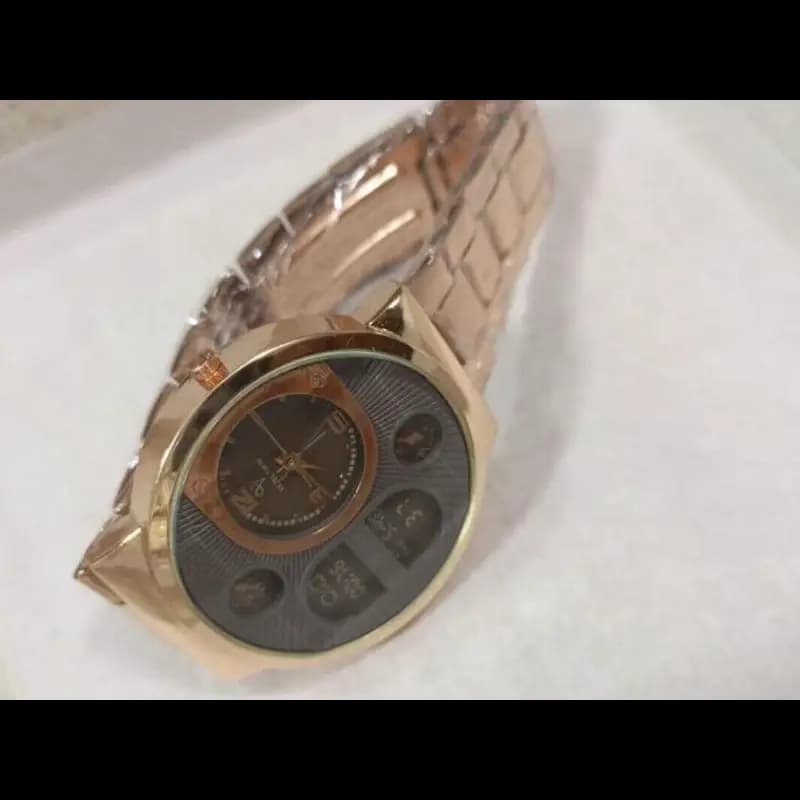 Men's classic analogue watch